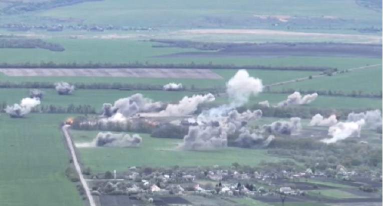 Ukrajinci objavili snimku žestokog bombardiranja, kažu da su uništili puno tenkova