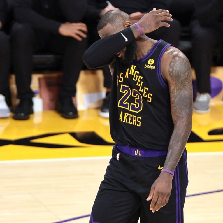 13 sekundi zbog kojih fanovi prozivaju LeBrona. Pogledajte zašto je na udaru navijača