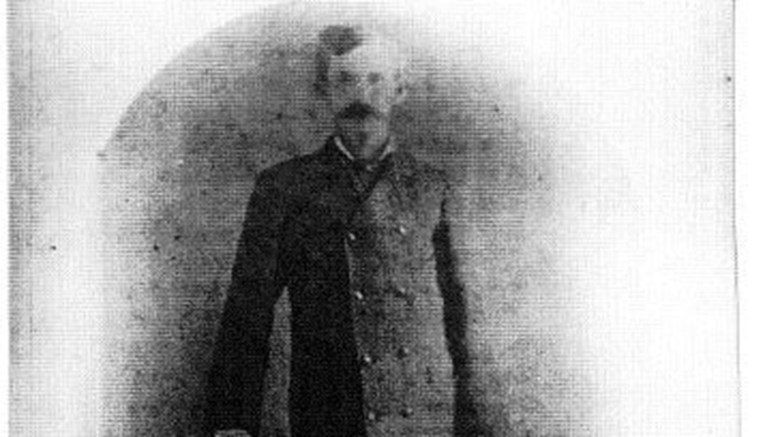 Zbog bolesti je napustio karijeru, postao je kockar i revolveraš. Mit o njemu živi