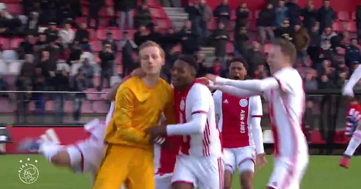 Ušao u 93., obranio 3 penala, a onda pogodio za pobjedu Ajaxa u juniorskom LP-u