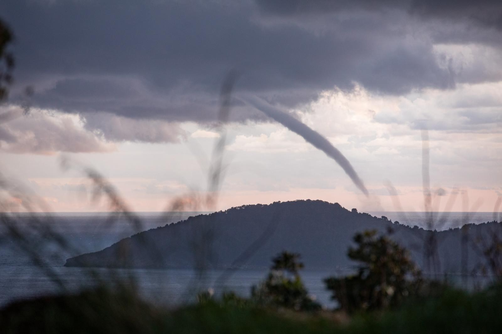 Stiže još jedno pogoršanje s obilnom kišom, na moru moguće pijavice