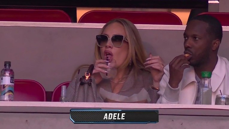"Spavala je do Rihanninog nastupa": Adele postala hit nakon dolaska na Super Bowl