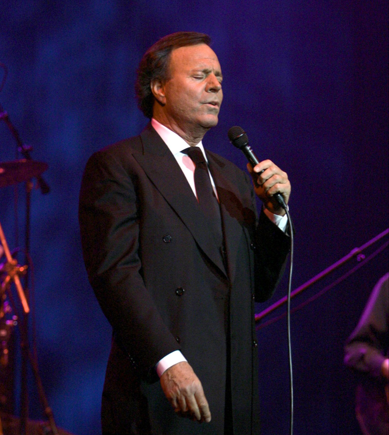 Španjolsko tužiteljstvo odbacilo prijavu protiv pjevača Julia Iglesiasa