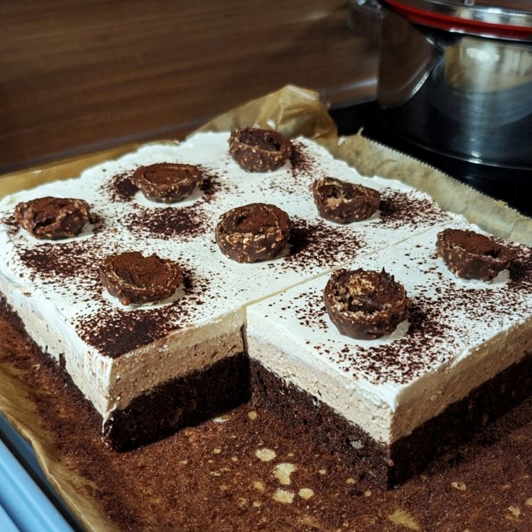 Čitateljica podijelila recept za kremasti kolač koji je na Fejsu izazvao pravu pomamu