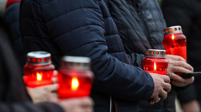 Zapaljene svijeće za 21 poginulog pripadnika HV-a u protuudaru srpskih snaga u BiH