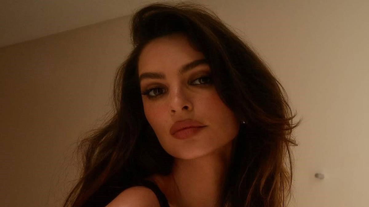 Desničari zatrpali američke glasače fotkama Emily Ratajkowski u badiću