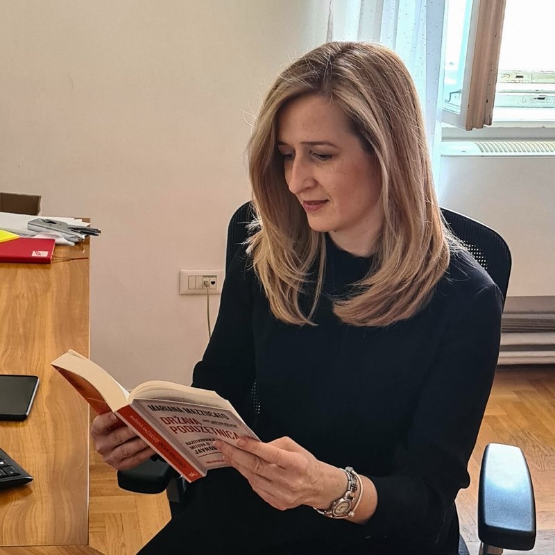 Pitali smo Mirelu Ahmetović kojih joj je pet omiljenih knjiga