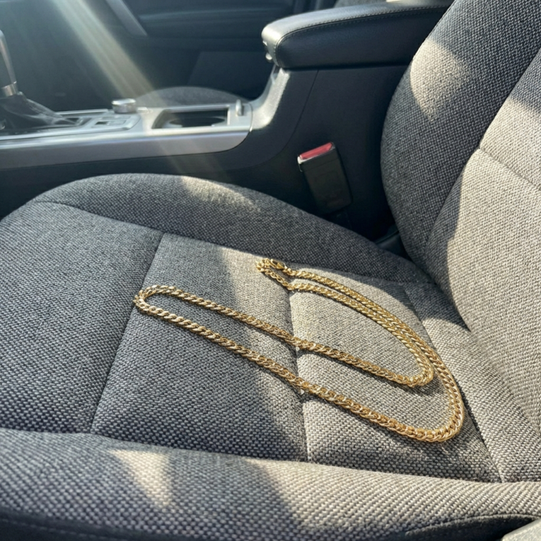 Mladić u Zagrebu uperio pištolj prema vršnjaku i ukrao mu skupocjene lančiće