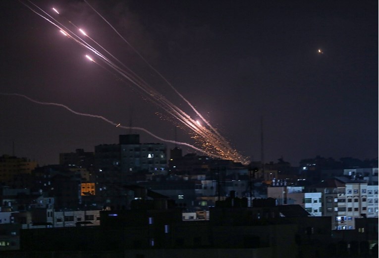 Hamas ispalio stotine raketa, pogodili zgradu, kuće... Sukob se širi na Zapadnu obalu