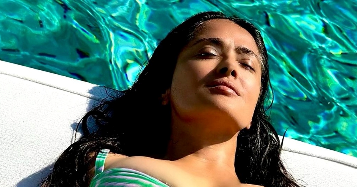 Salma Hayek objavila video u kupaćem kostimu i zapalila Instagram: "Bomba"