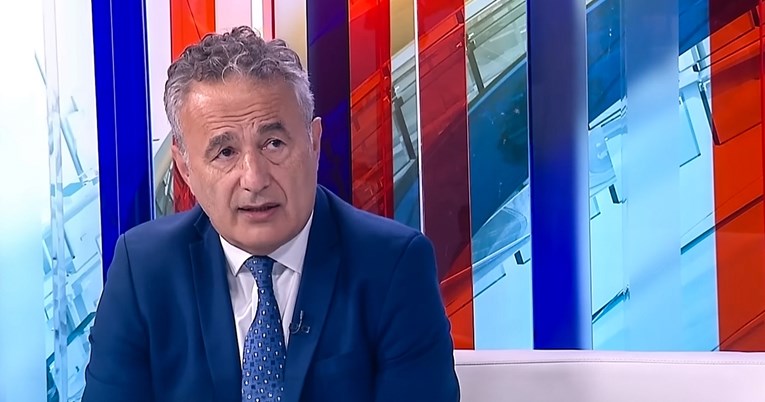 Pavle Kalinić: Nesretni Rafale prolazi ispod nadvožnjaka. Može ga se praćkom gađati