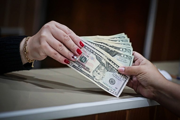 Dolar ojačao drugi tjedan zaredom