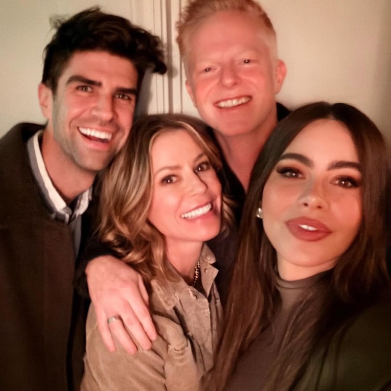 Zvijezde Moderne obitelji opet na okupu, Vergara pokazala što je obukla za druženje