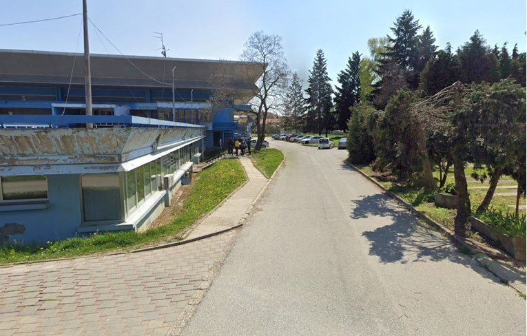 Dijete (12) na romobilu udarilo u biciklisticu. Roditelji prekršajno prijavljeni