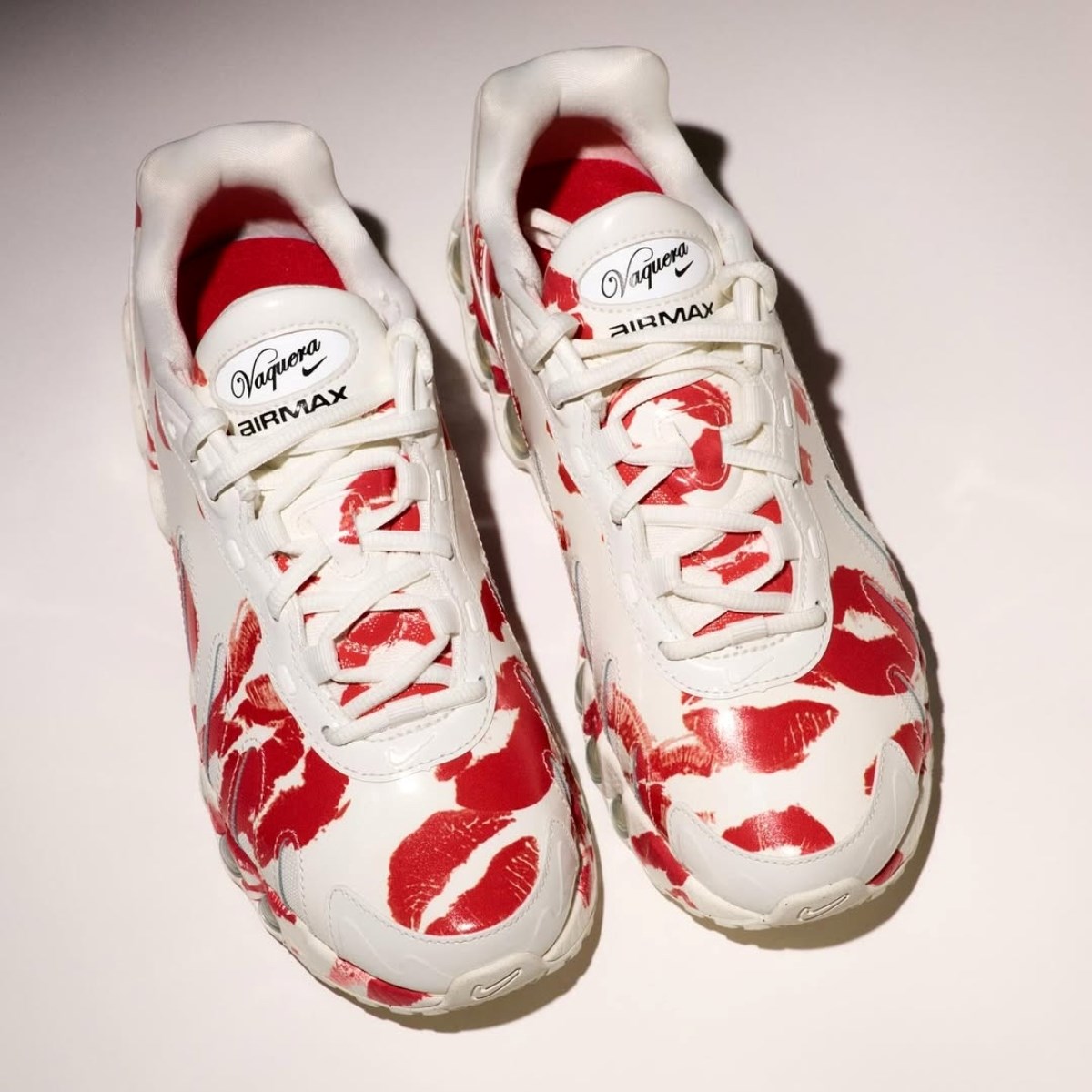 "Lude su": Nike tenisice s crvenim poljupcima izazvale pomamu