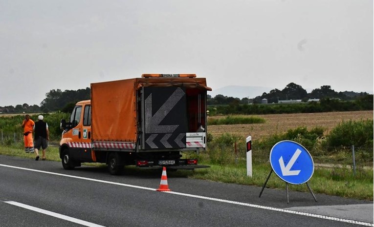 Prometna na A3 kod Novske. Vozi se jednim trakom, brzina ograničena na 40 km/h