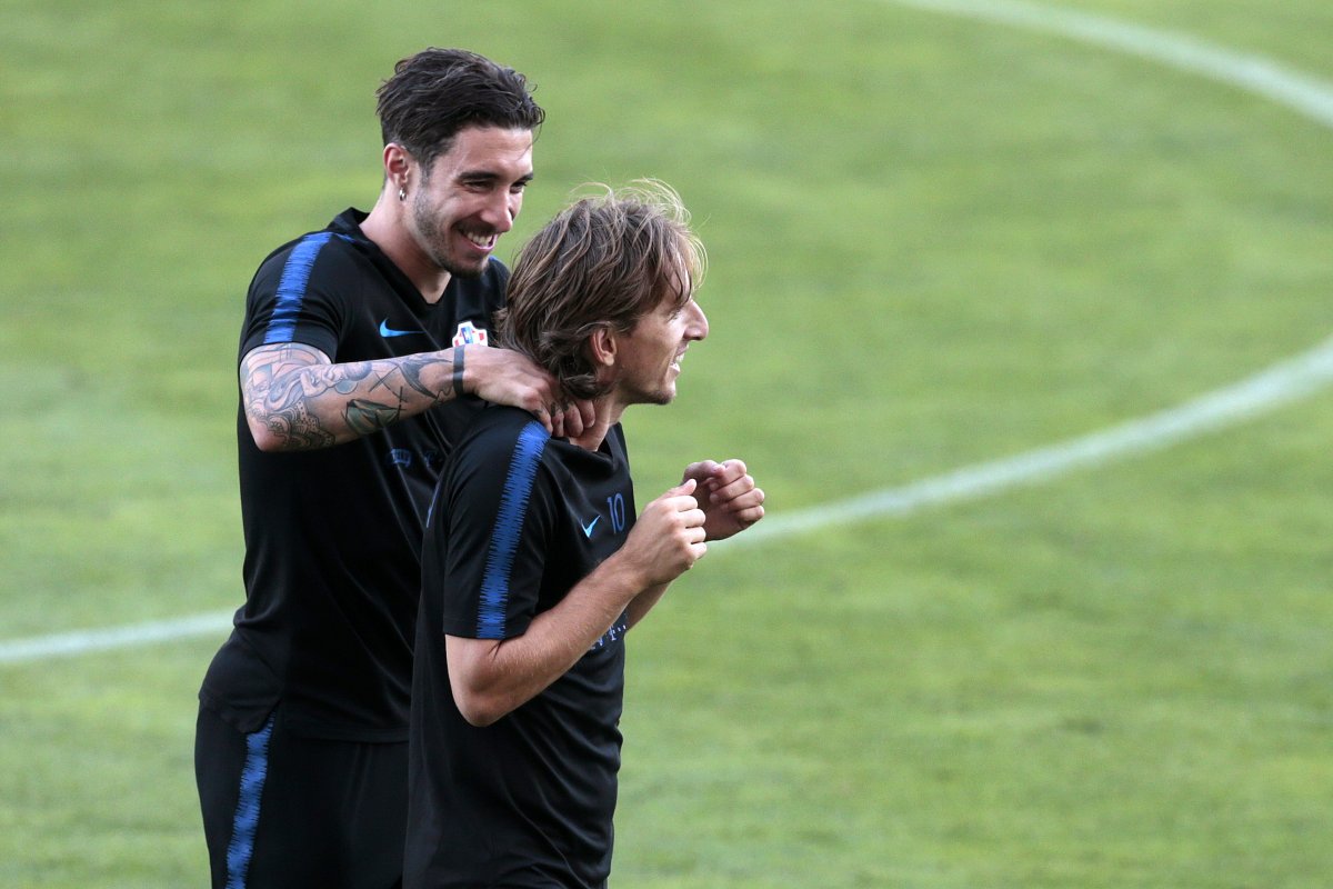 Modrić dobio rođendansku tortu: "Želja mi je pobjeda Hrvatske"