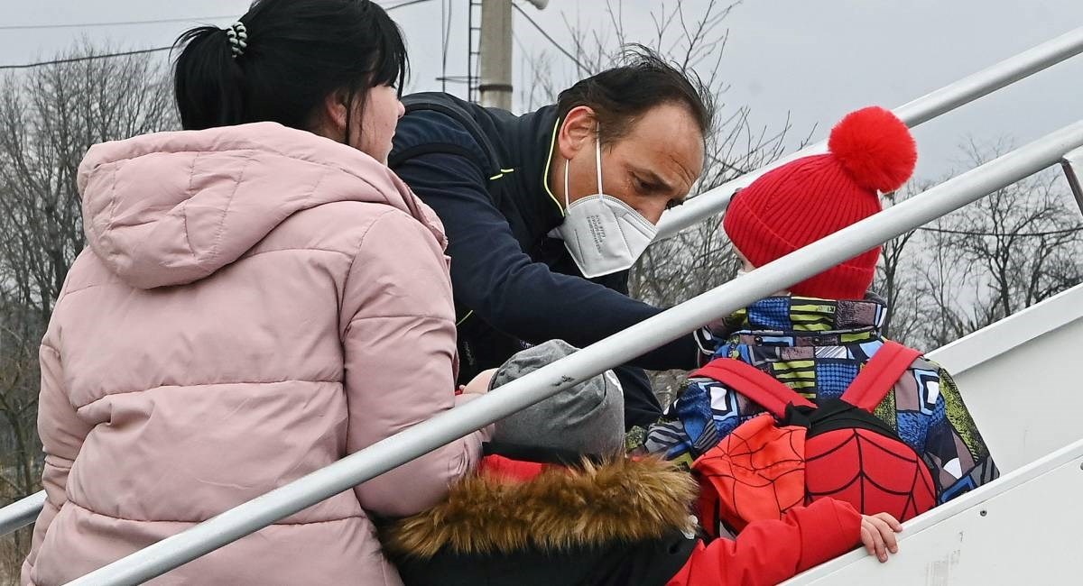 Dvadesetero ukrajinske djece oboljele od raka prevezeno u Britaniju