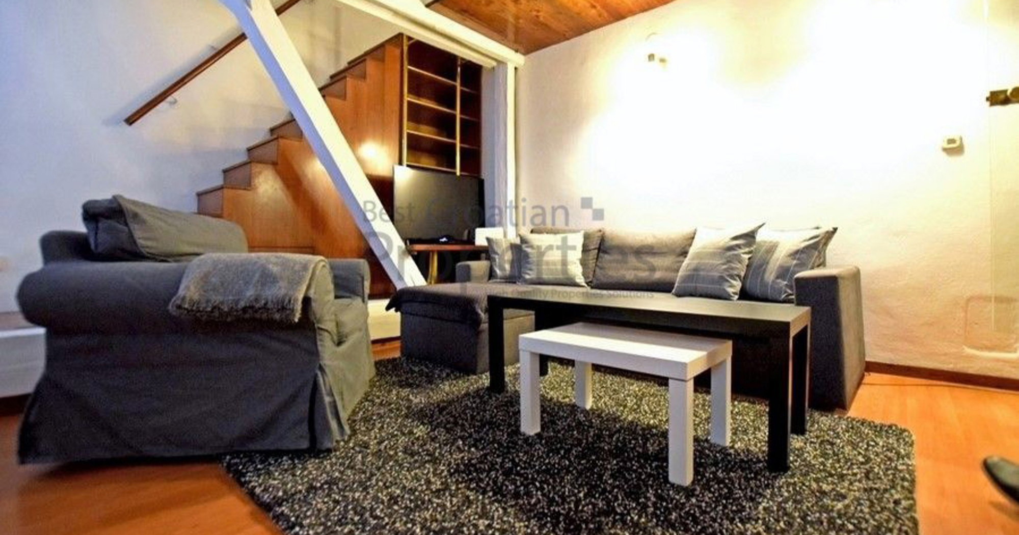 Trosoban stan u povijesnoj zgradi u centru Zagreba prodaje se za 287.000 €