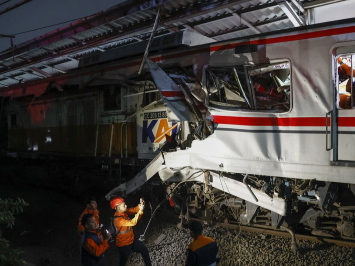 U strašnom sudaru vlakova u Indoneziji najmanje sedmero mrtvih