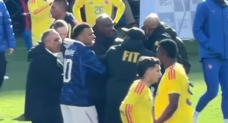 Policajci uhvatili navijača koji je uletio na teren. Pogledajte reakciju Mbappea