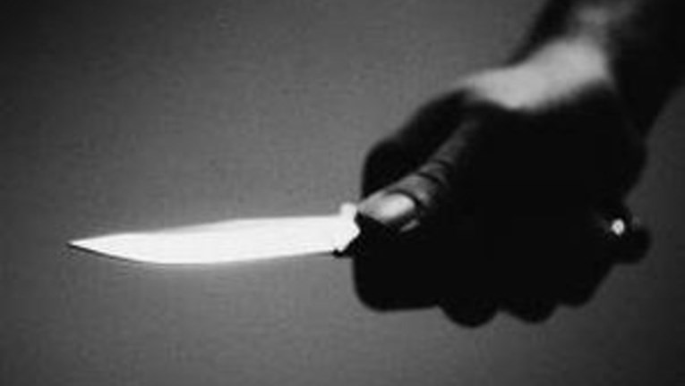 Muškarac opljačkao ugostiteljski objekt u Omišu, zaposlenicama prijetio nožem