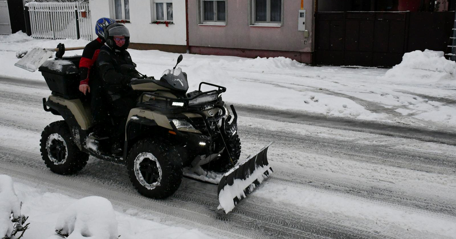 FOTO Pogledajte kako su građani u Slavonskom Brodu čistili ulicu