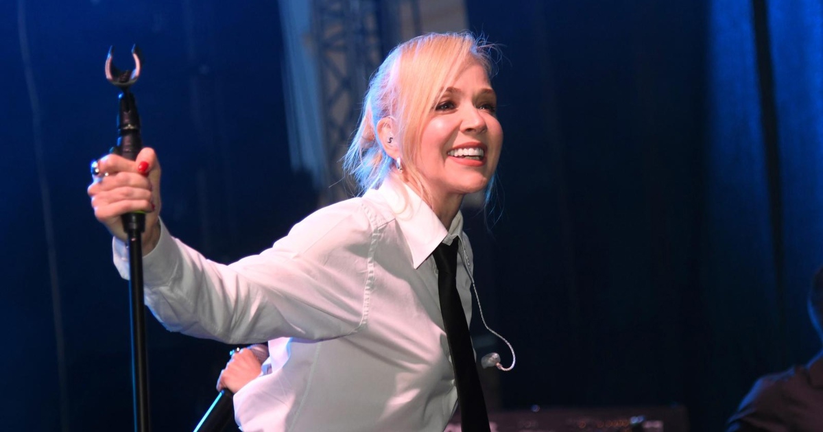 Jelena Rozga u Daruvaru nosila outfit koji nikad ne izlazi iz mode