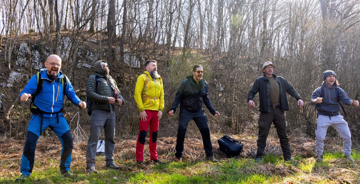 Ovi frajeri idu u šumu da bi rikali i učili o preživljavanju. Proveli smo dan s njima