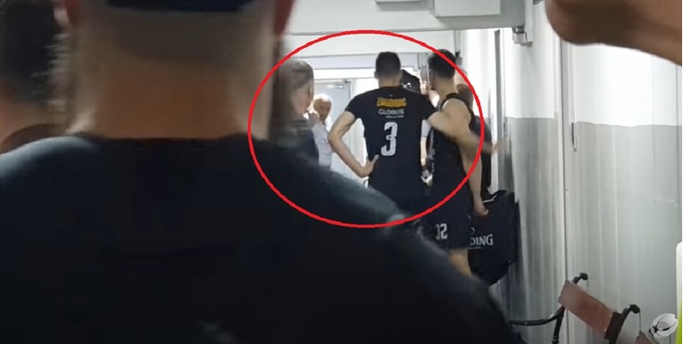 Pogledajte kako je Obradović natjerao dva svoja igrača da se ispričaju treneru Zvezde