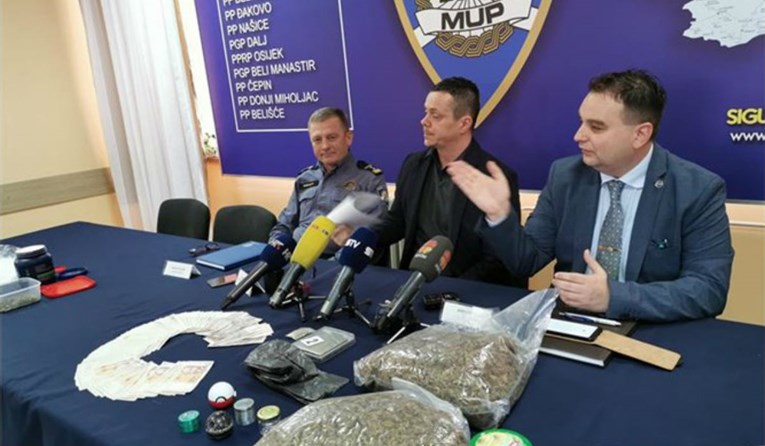 Na policijskoj presici o zapljeni droge u Osijeku non-stop zvonio mobitel dilera