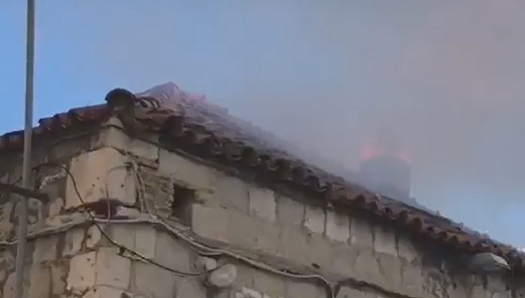 Vatrogasci ugasili požar u restoranu u centru Splita