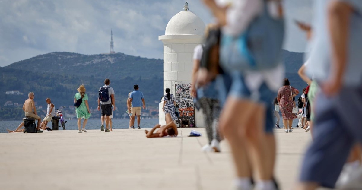 Kod vas je zahladilo? Ekipa u Zadru se sunča