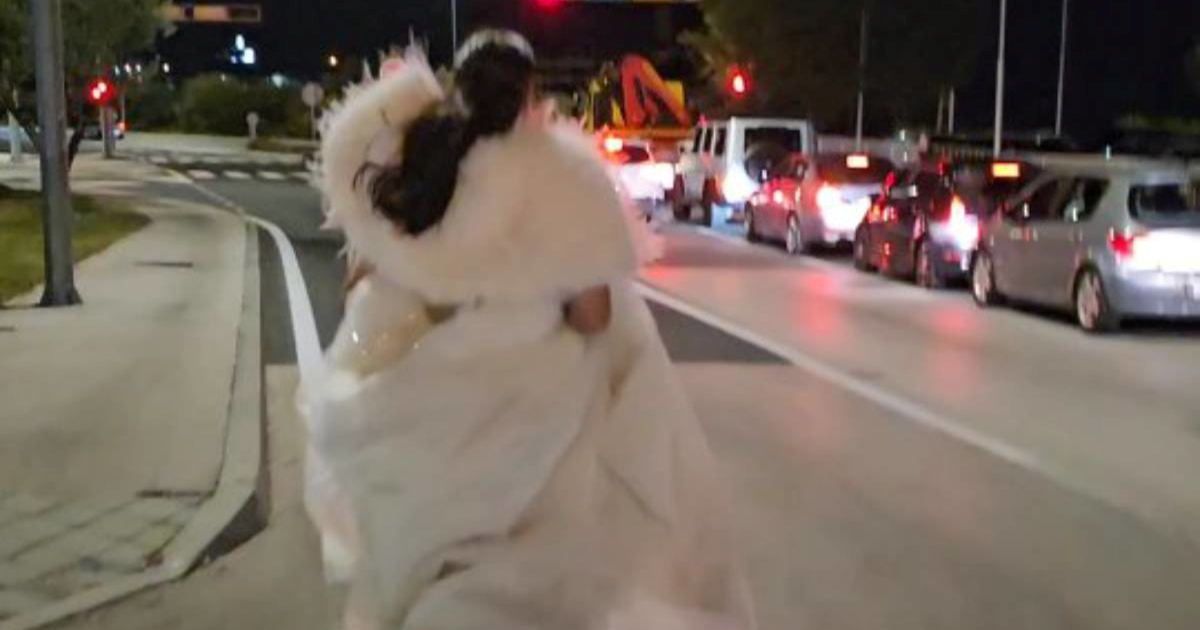 VIDEO Vesela mladenka iz Šibenika postala viralni hit, trčala i plesala po cesti