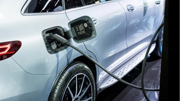 Skoro pola vlasnika električnih auta u SAD-u se želi vratiti na benzin, evo razloga