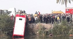 Autobus u Egiptu sletio u kanal, 19 mrtvih