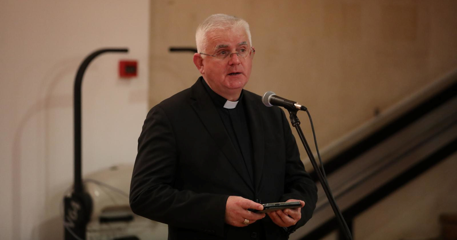 Uzinić: Crna odjeća, zamaskirana lica, pozdravi i pjesme narušavaju naše društvo