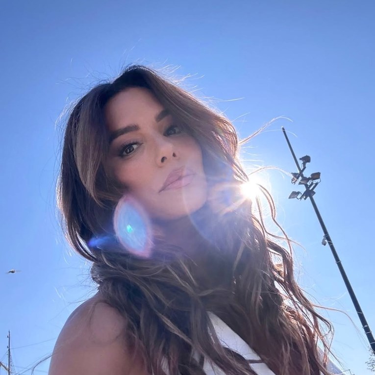 Kako Eva Longoria ide na posao? U adidas trenirci