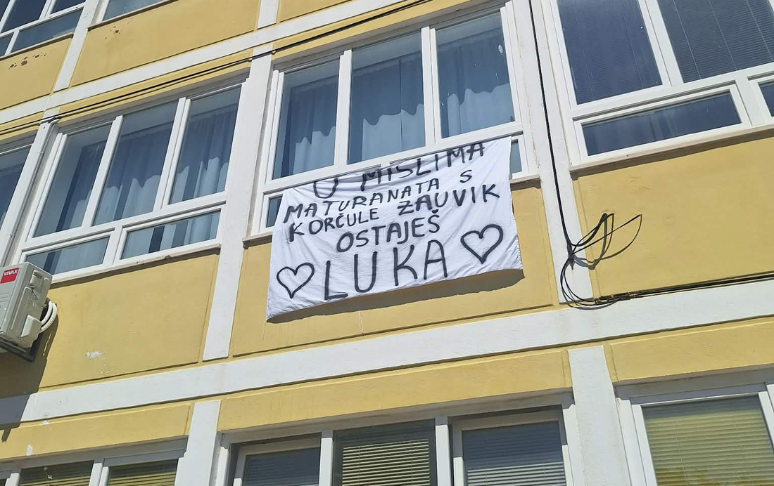 Maturanti s Korčule odali počast tragično preminulom Luki