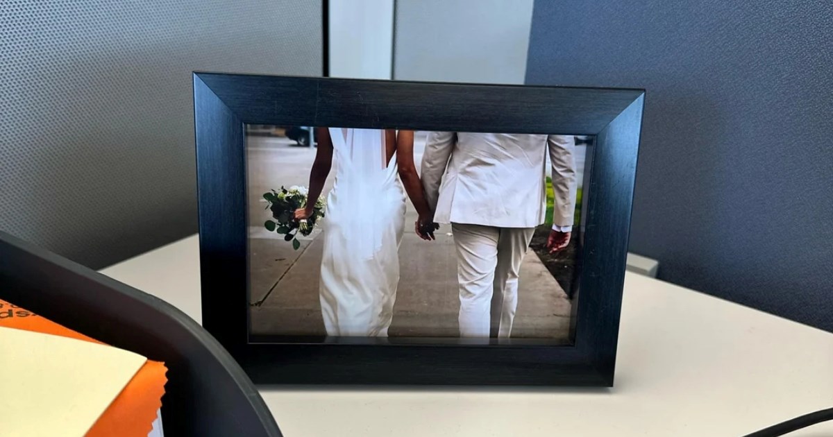 Žena stavila fotografiju s vjenčanja u ured, iznenadile ju reakcije kolega