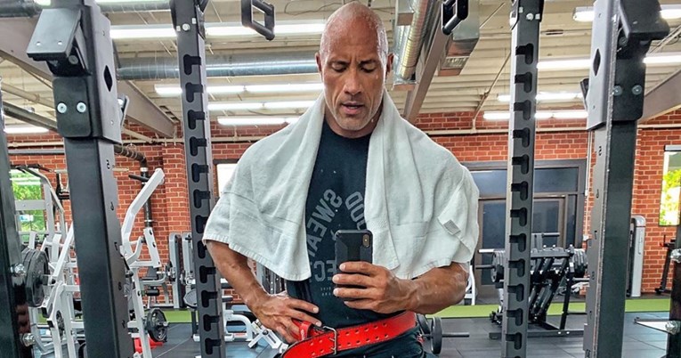 The Rock je izgradio teretanu u svom domu u Virginiji. Epska je