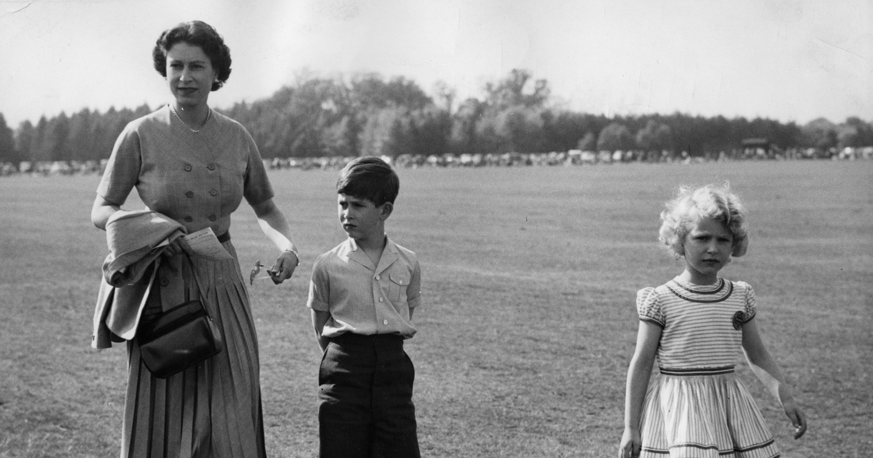 Kralj Charles prisjetio se pokojne majke emotivnom fotografijom iz djetinjstva