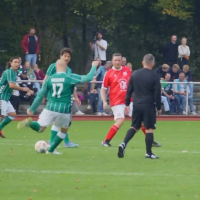 VIDEO Klasnić zabio iz svoje polovice: "Oprosti, Ousmane Dembélé"