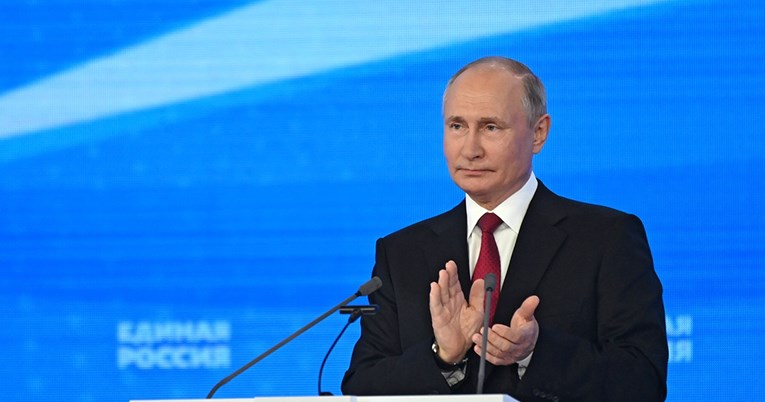 Putin sat vremena govorio na kongresu stranke, obećao je puno toga