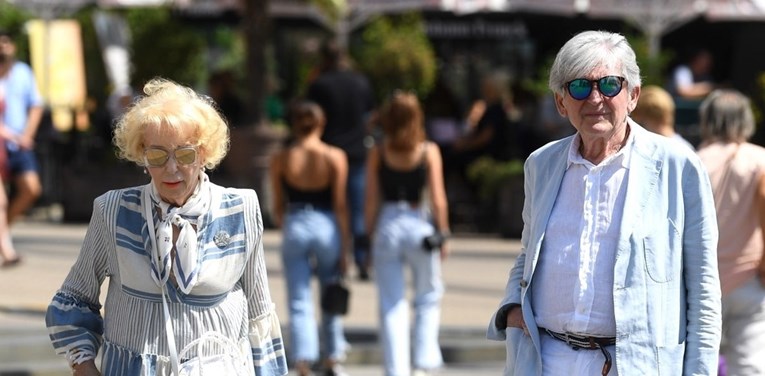 Preslatki stariji par privlačio pozornost u centru Zagreba, odmah ćete vidjeti zašto