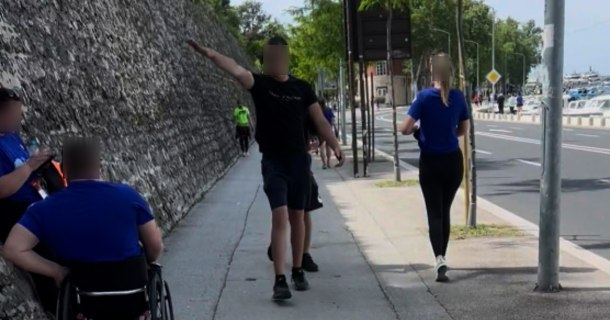 U Zadru prolaznicima vikali "Sieg Heil" i dizali desnicu. Privedeni su