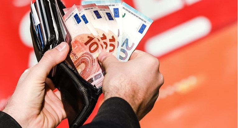 Riječanin (82) povjerovao lažnom liječniku pa mu dao tisuće eura za sinovu operaciju