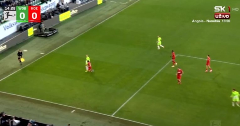 VIDEO Lopta nokautirala suca na utakmici Bundeslige. Nije mogao nastaviti suditi