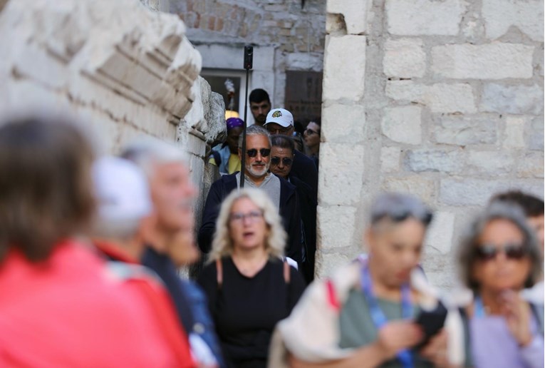 FOTO Najužom splitskom ulicom danas se jedva prolazilo