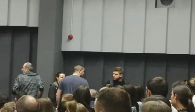 Student koji je prekinuo predavanje zločinca Kordića: "Poklao je djecu, žene..."